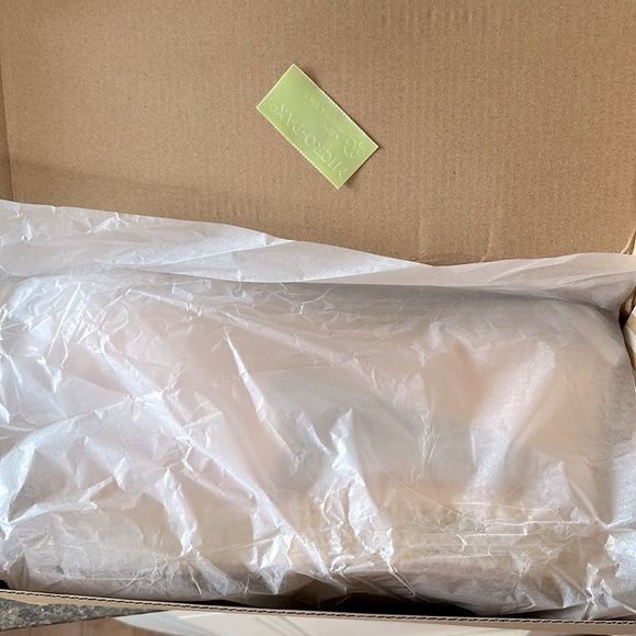 EUC  « all you need is love » espadrilles - Picture 8 of 8